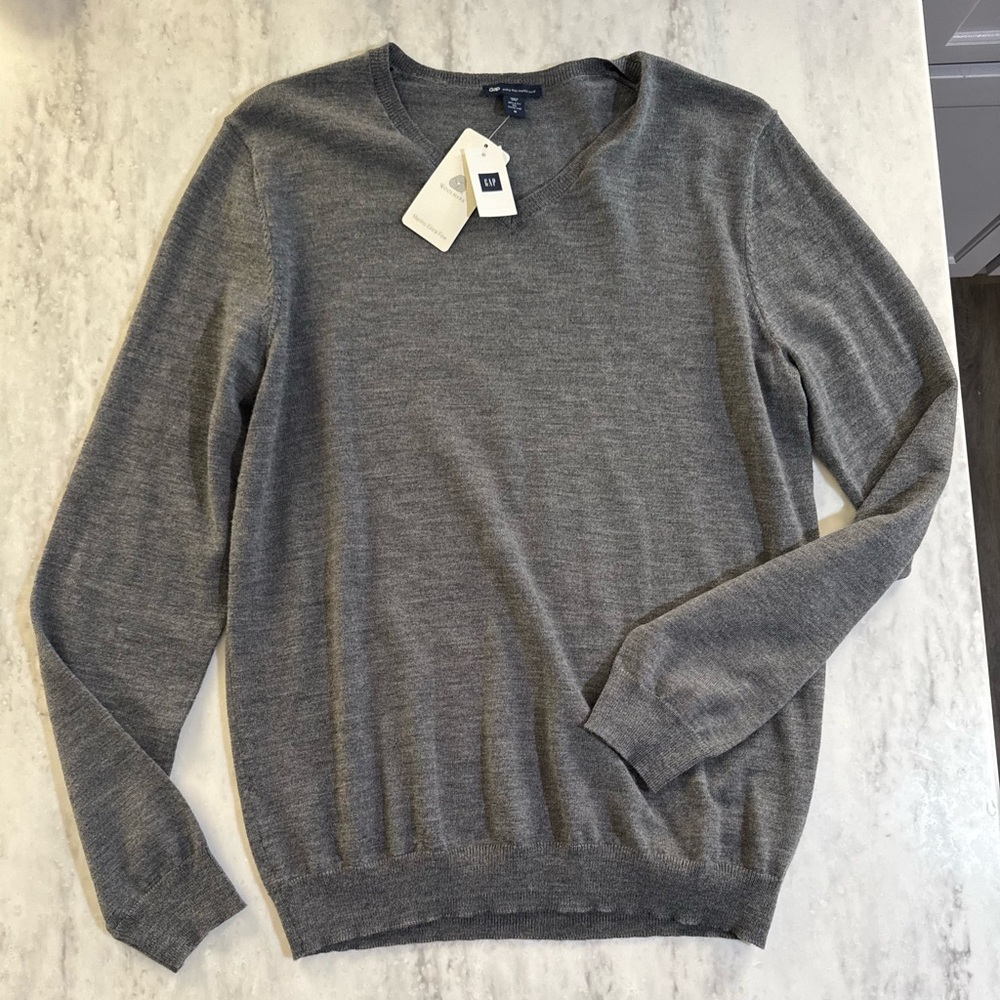 GAP V-Neck Wool Sweater in Classic Gray
